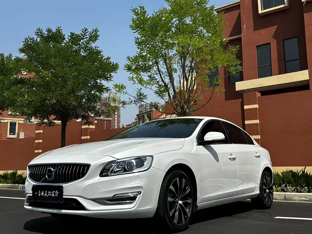 VOLVO S60 2019
