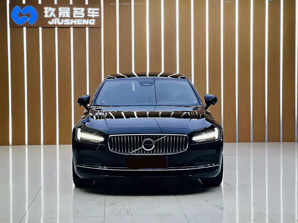 VOLVO S90 2023