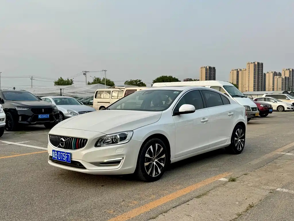 VOLVO S60 2019