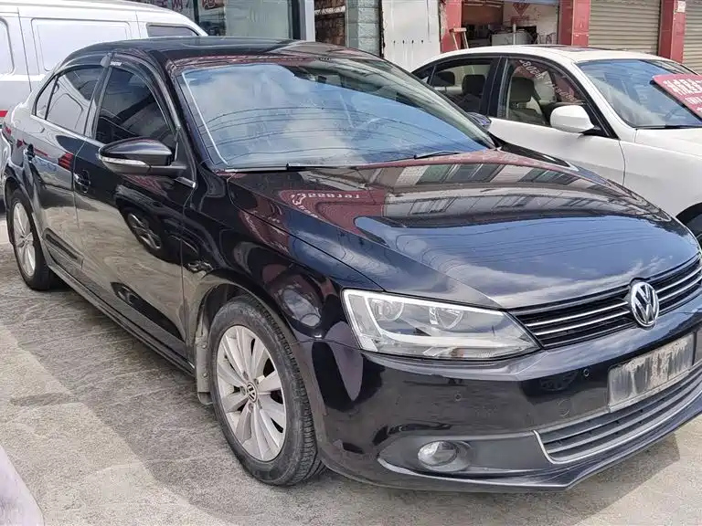 VOLKSWAGEN SAGITAR 2014