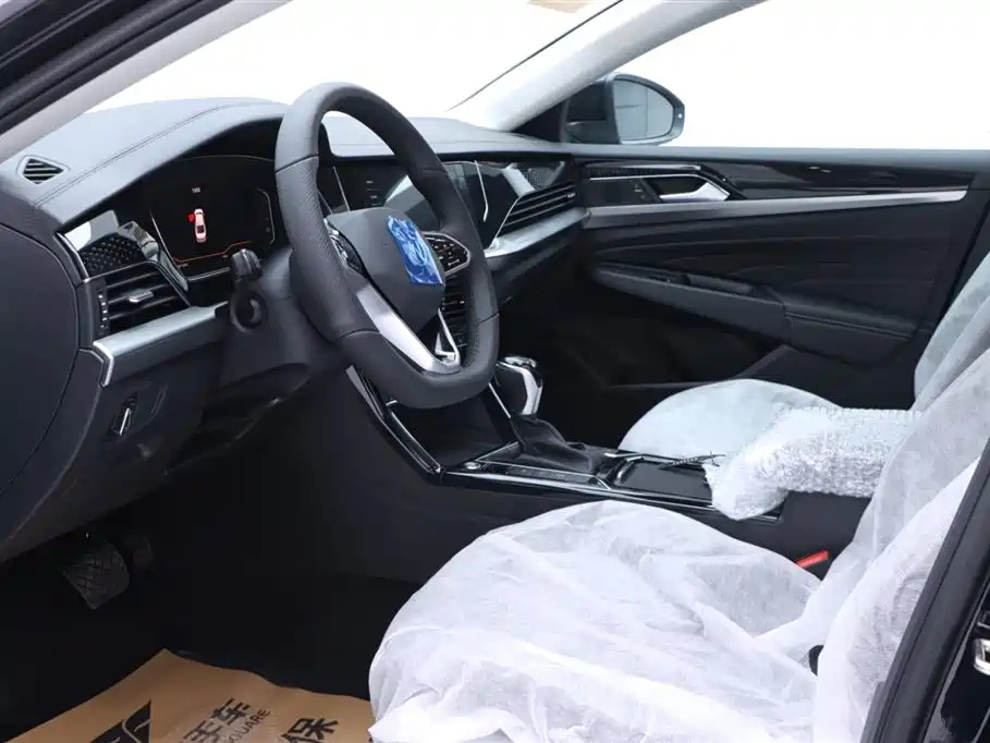 VOLKSWAGEN PASSAT 2024