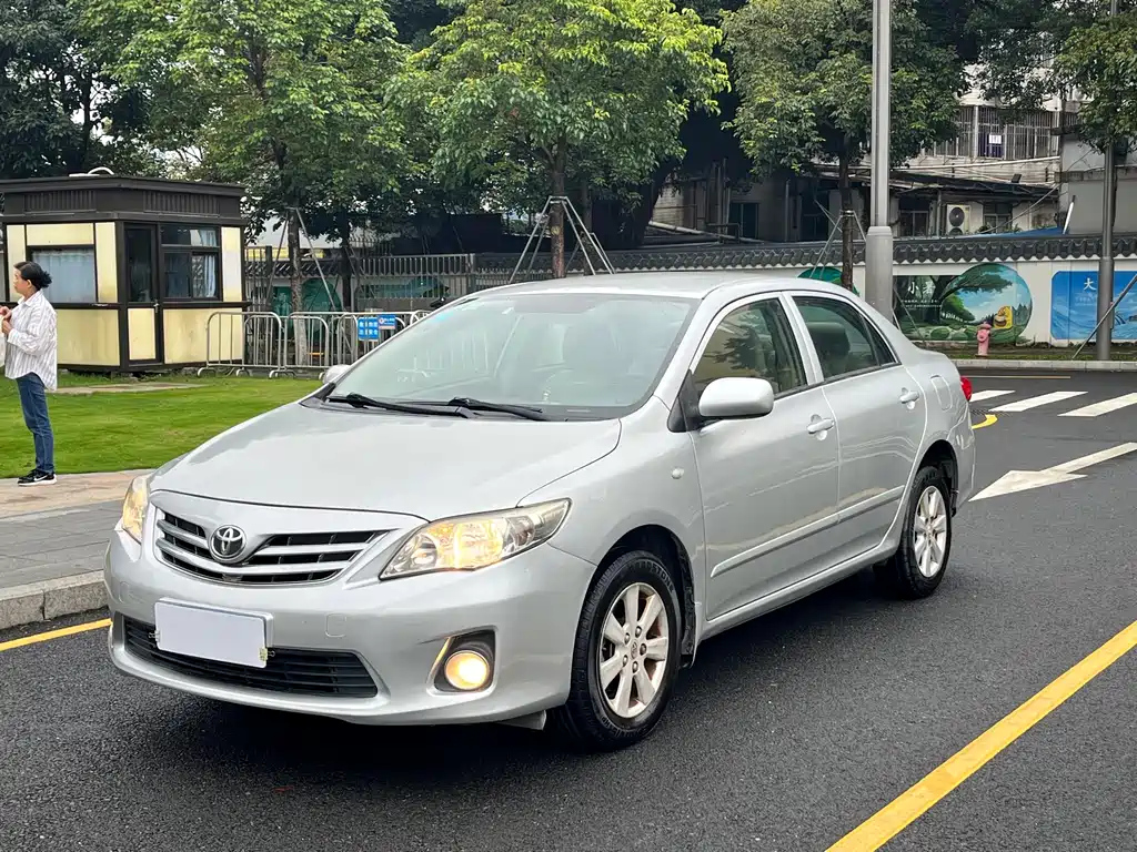 TOYOTA COROLLA 2011