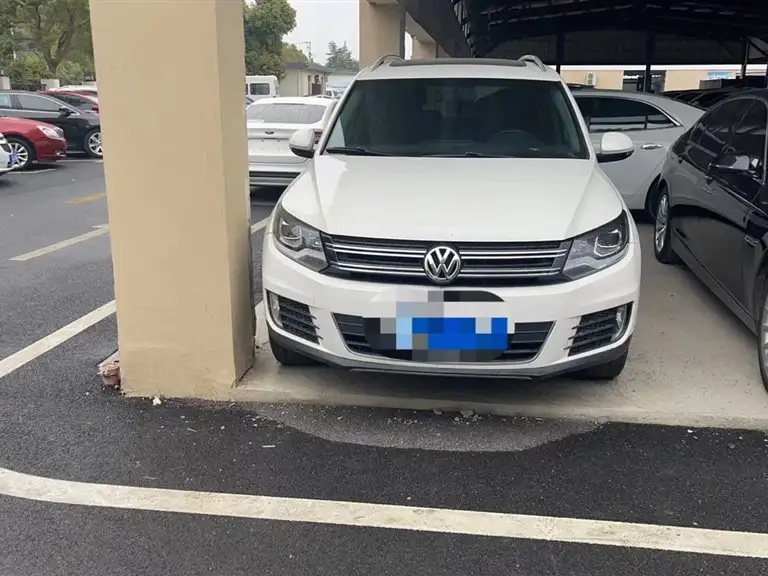 VOLKSWAGEN TIGUAN 2015