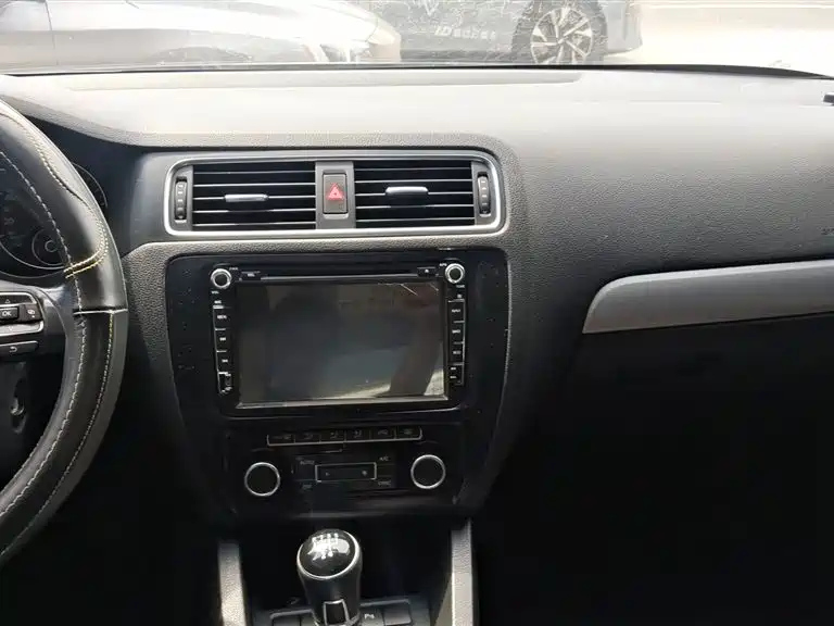 VOLKSWAGEN SAGITAR 2014