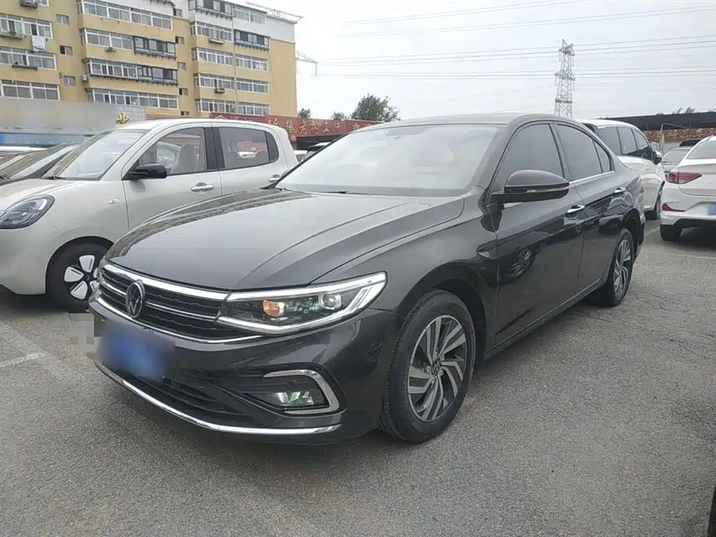 VOLKSWAGEN BORA