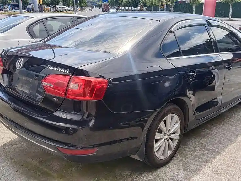 VOLKSWAGEN SAGITAR 2014