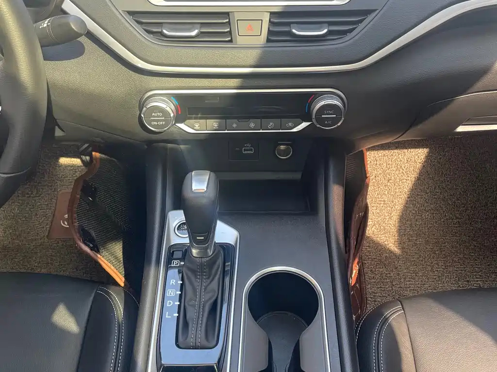 NISSAN TEANA 2020