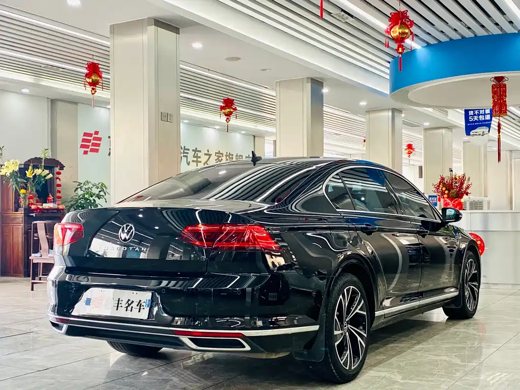 VOLKSWAGEN MAGOTAN 2022