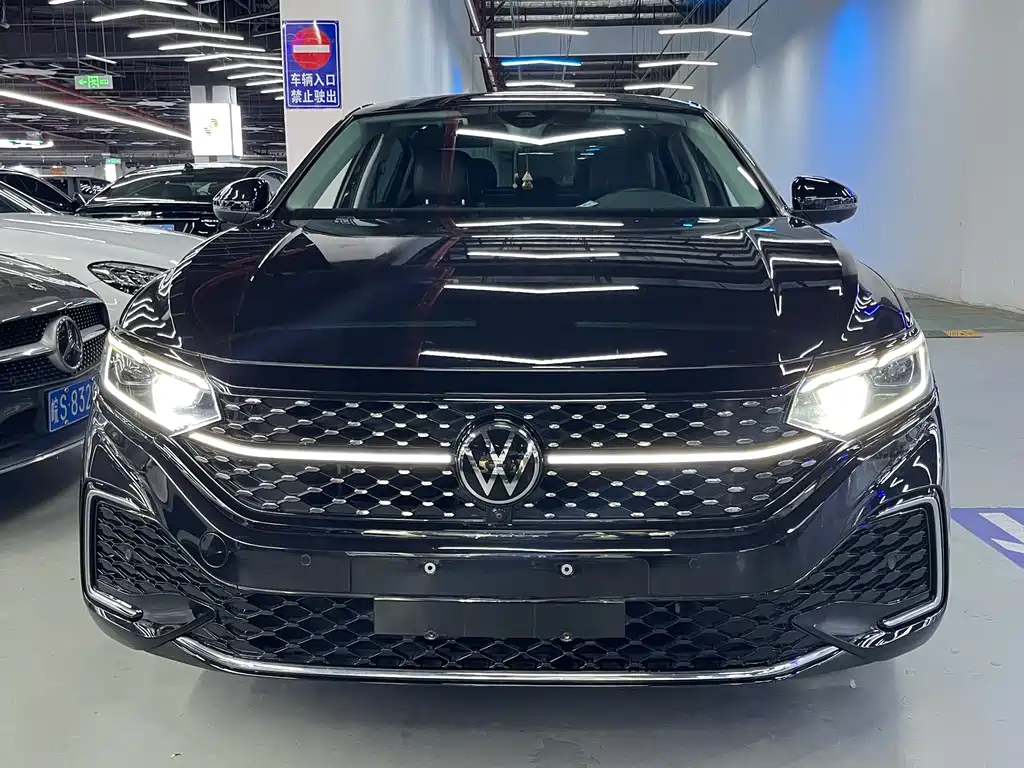 VOLKSWAGEN PASSAT 2023