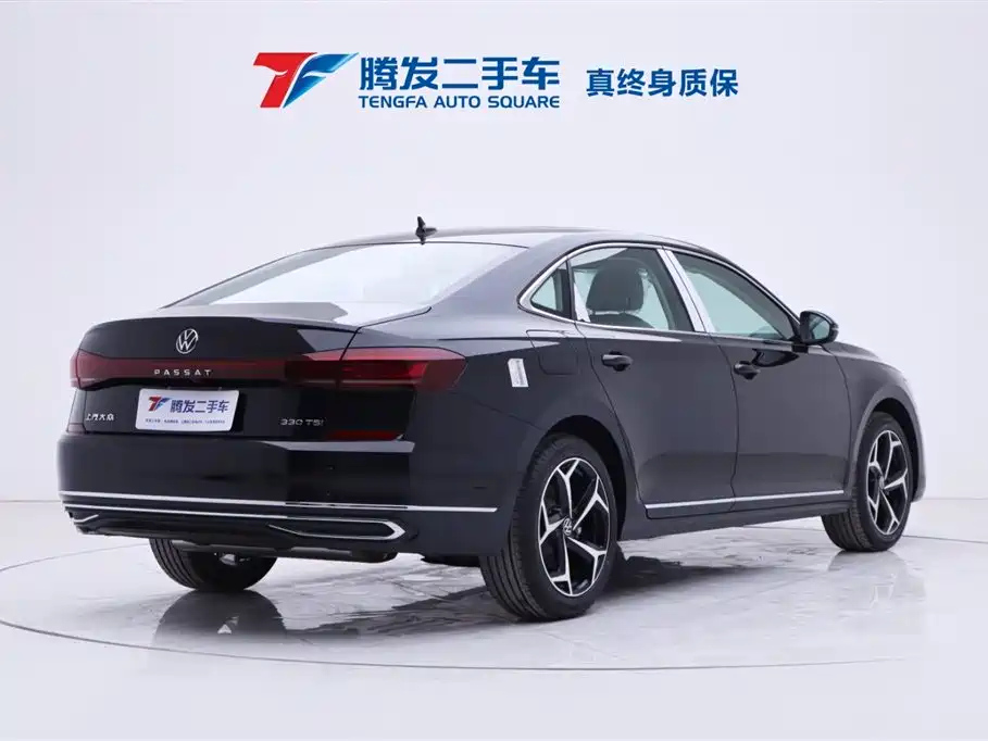 VOLKSWAGEN PASSAT 2024