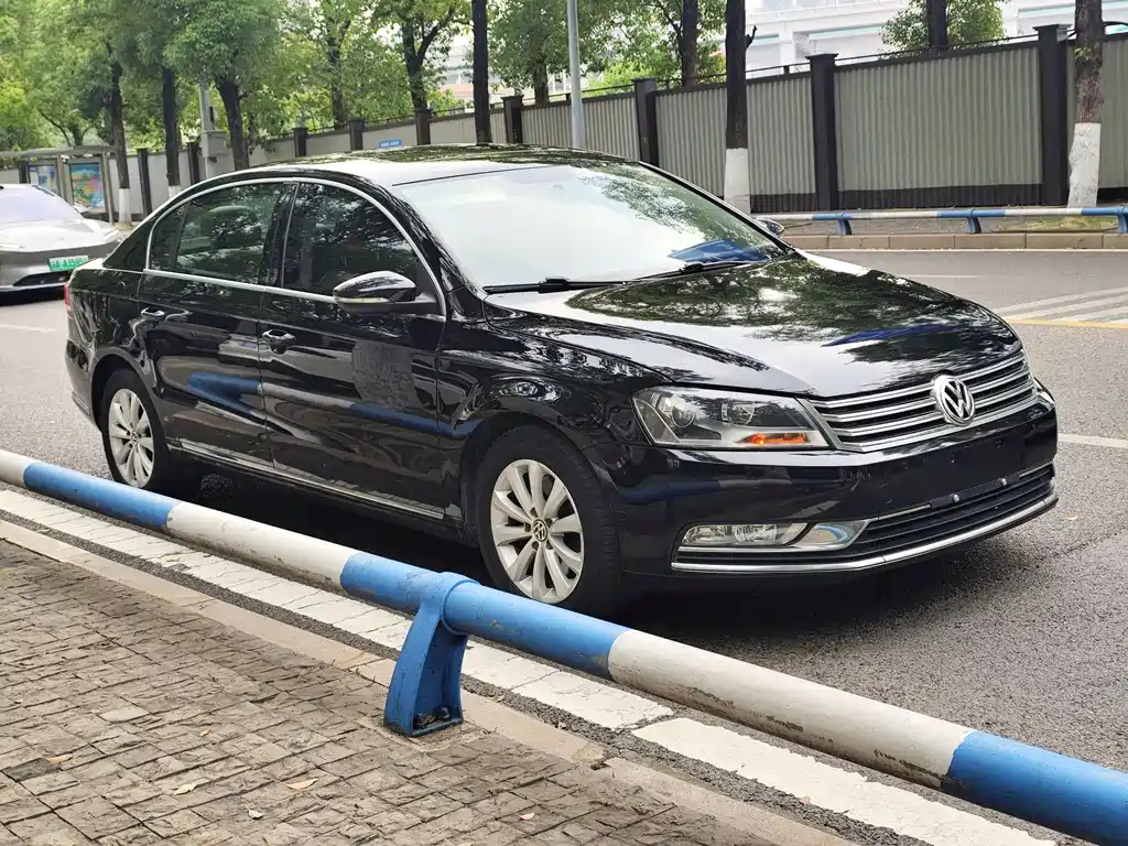 VOLKSWAGEN MAGOTAN 2013