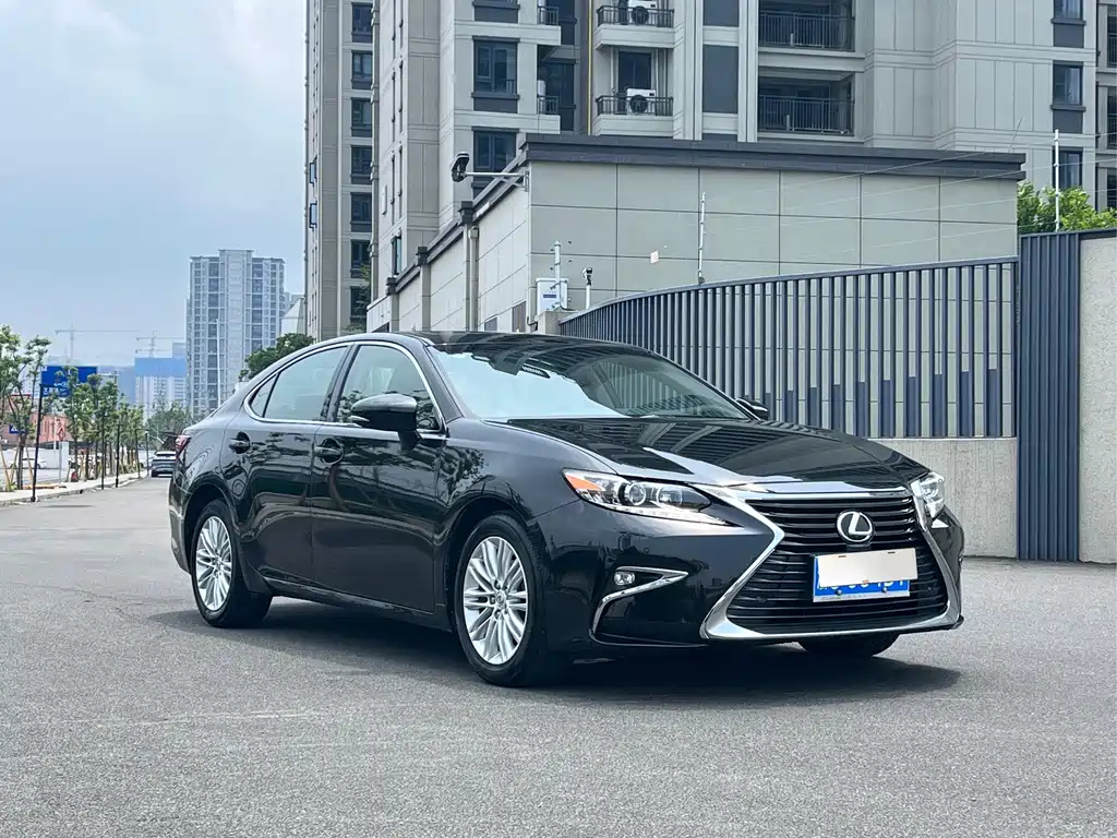 LEXUS ES 2015