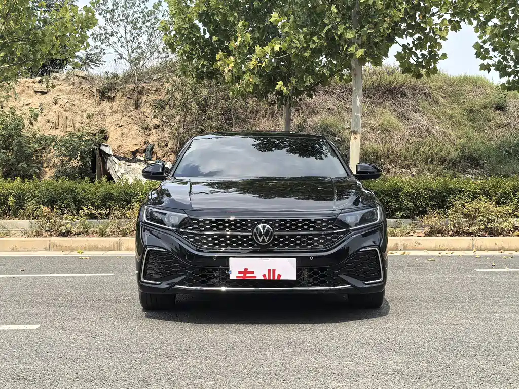 VOLKSWAGEN PASSAT 2025