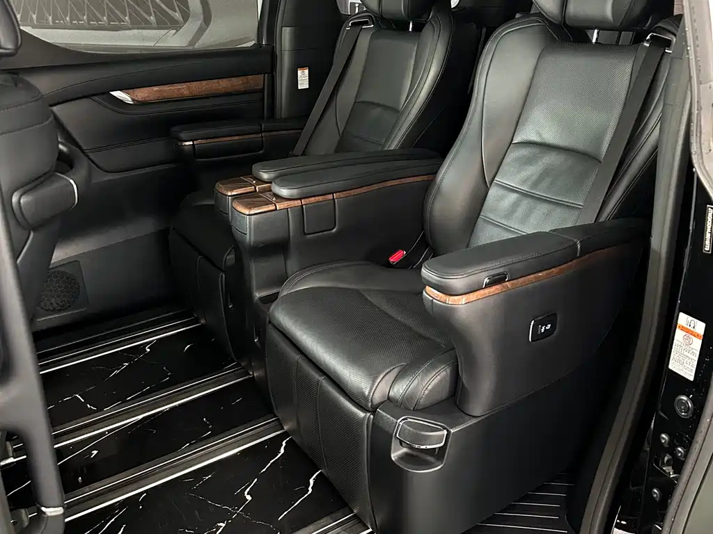 TOYOTA ALPHARD 2020