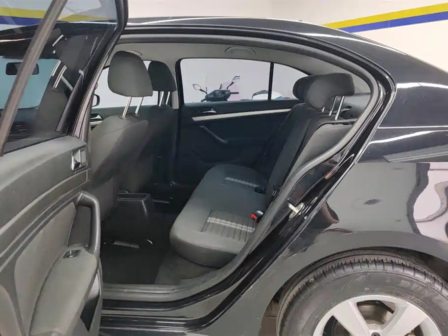 VOLKSWAGEN LAVIDA 2019