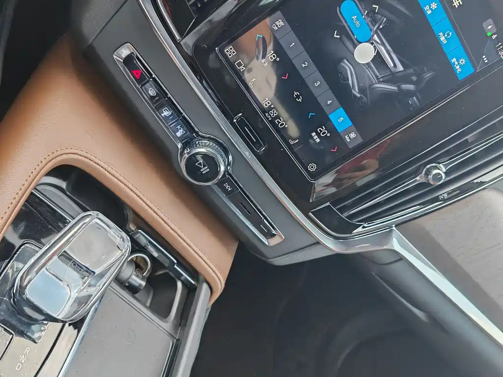 VOLVO S90 2025