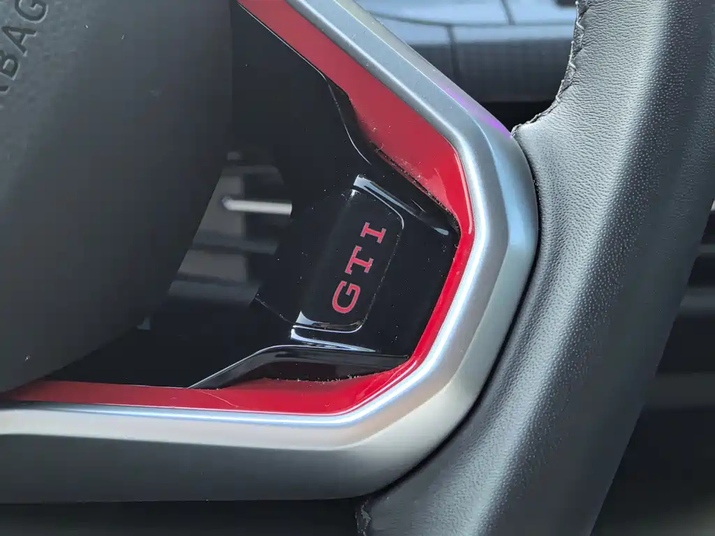 VOLKSWAGEN GOLF GTI 2023