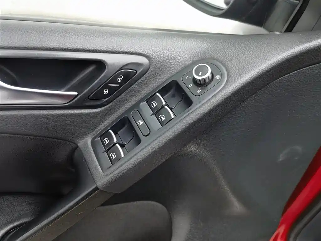 VOLKSWAGEN GOLF 2011