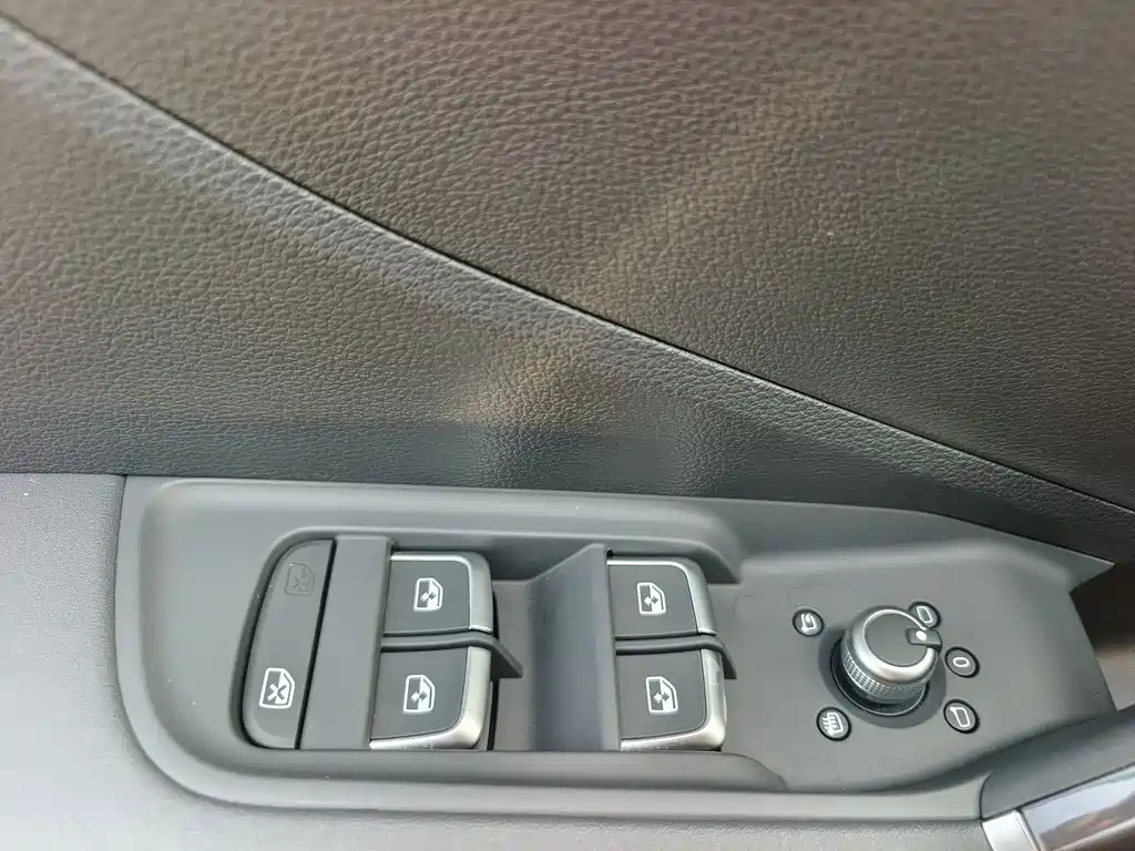 AUDI Q2L 2024