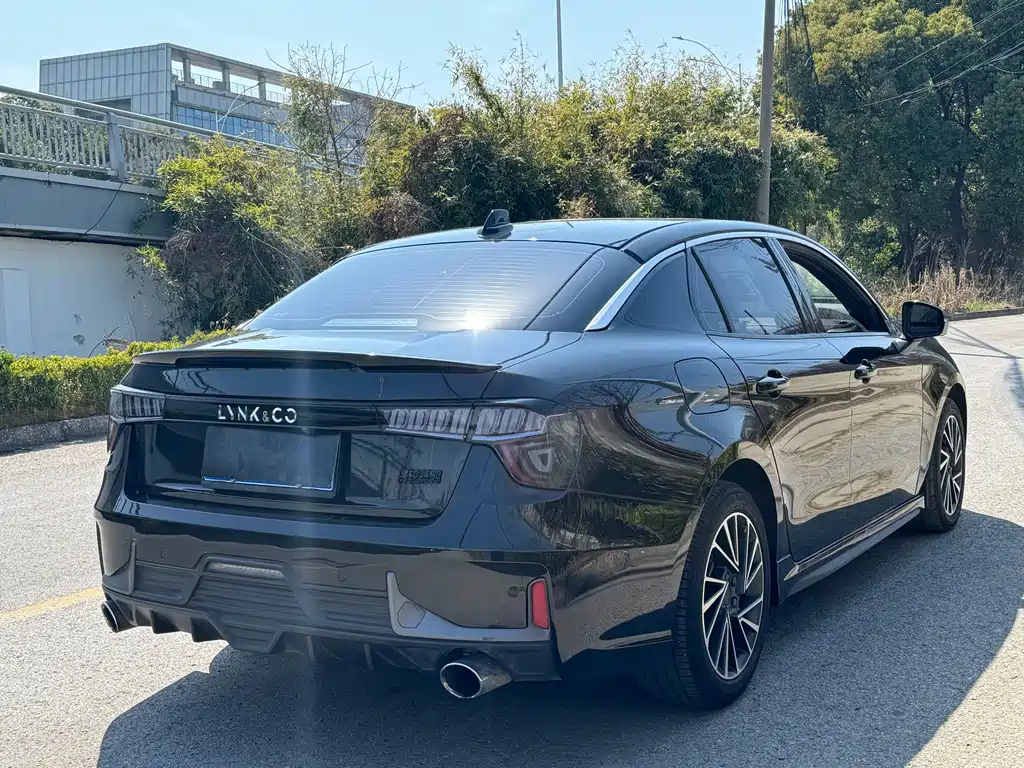 LYNK&CO 03 2018