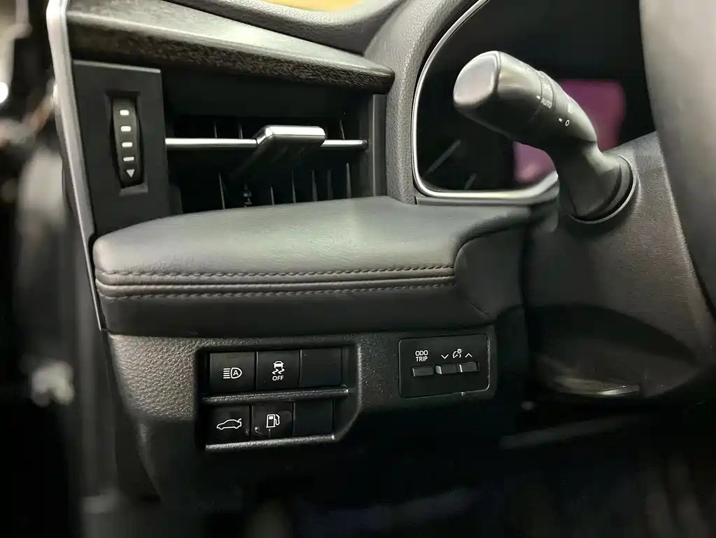 TOYOTA AVALON 2020