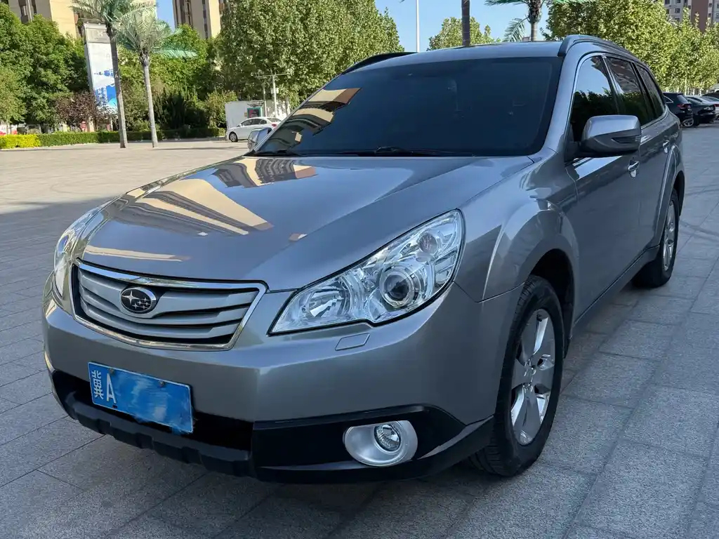 SUBARU OUTBACK 2011