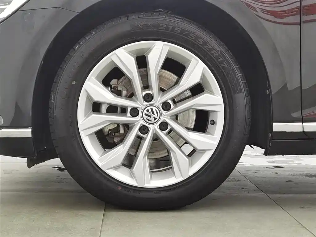 VOLKSWAGEN MAGOTAN 2019