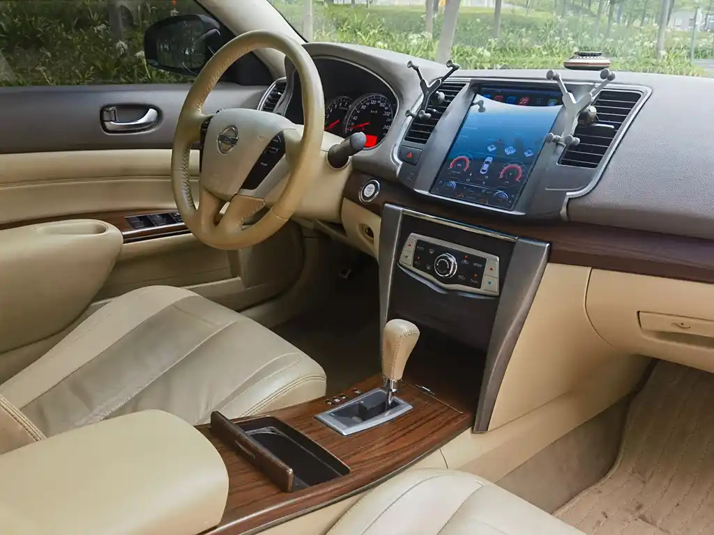 NISSAN TEANA 2010