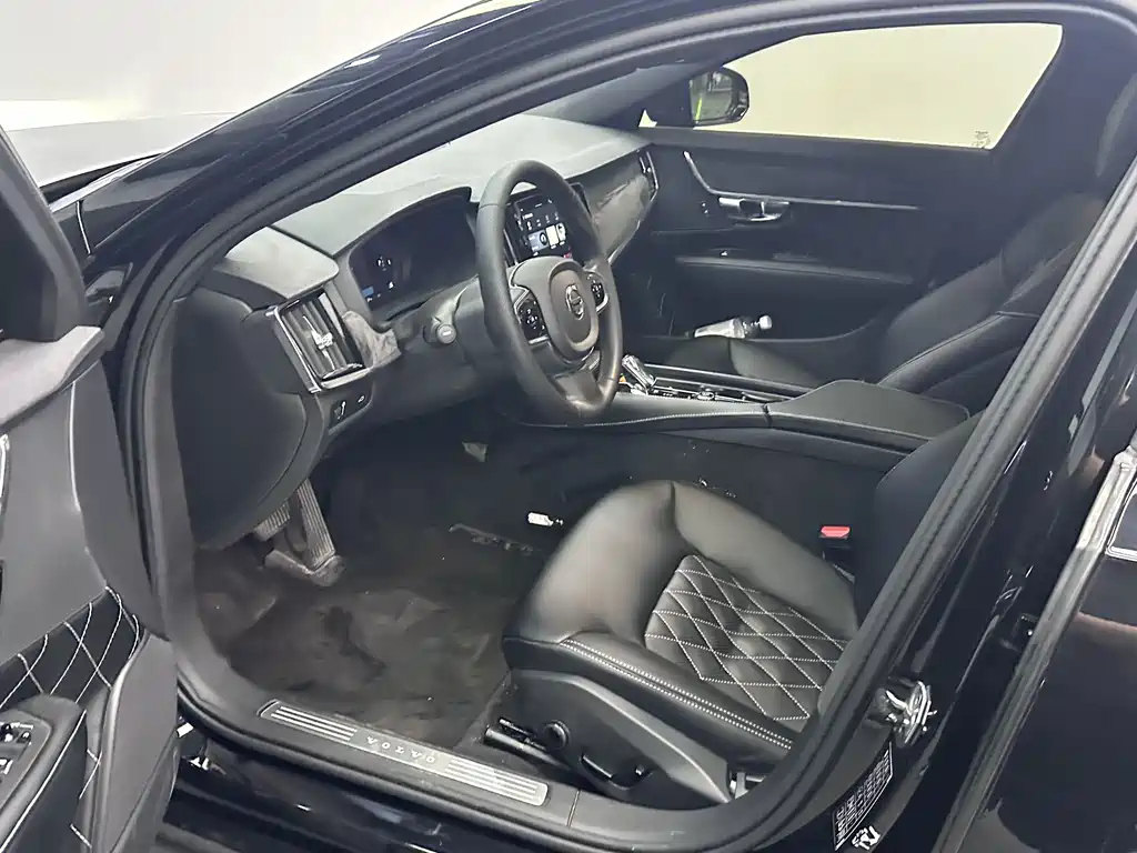 VOLVO S90 2022