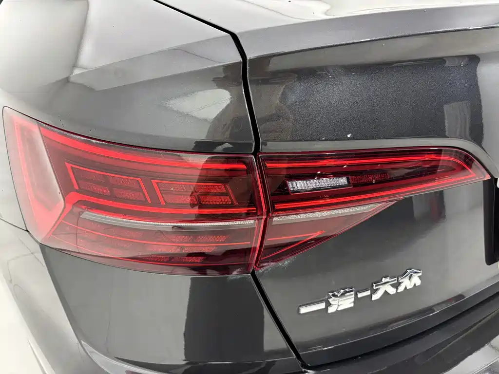 VOLKSWAGEN SAGITAR 2019