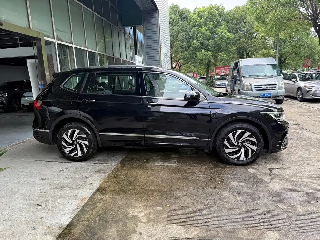 VOLKSWAGEN TIGUAN L 2024