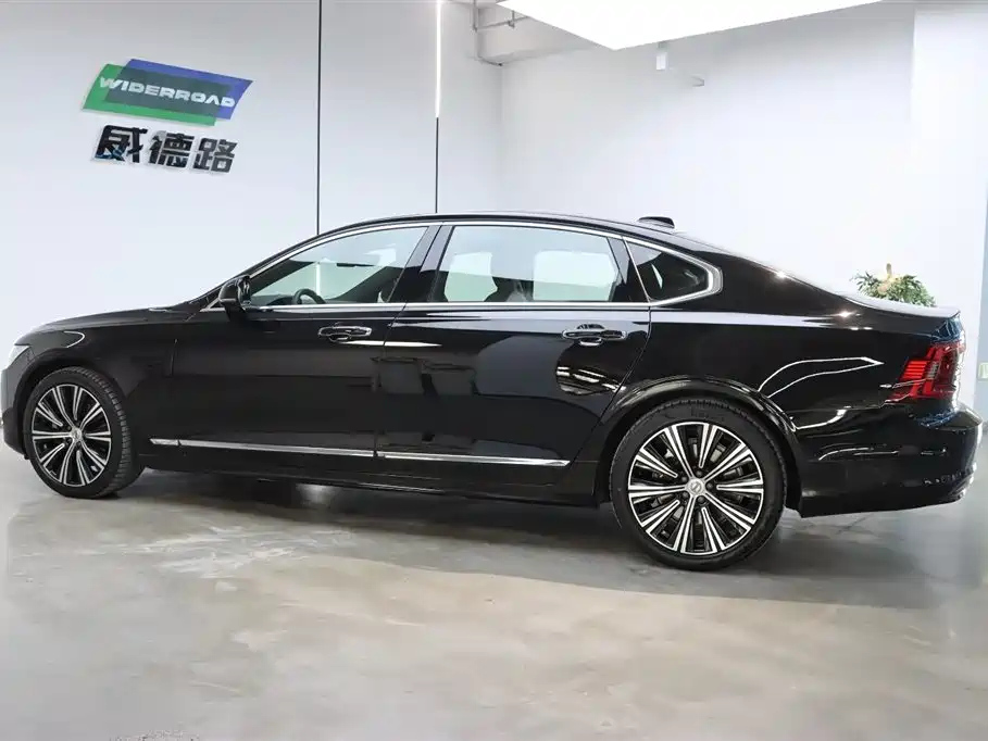 VOLVO S90 2021