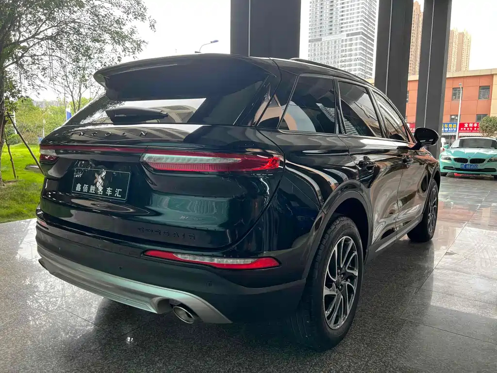 LINCOLN ADVENTURER 2021
