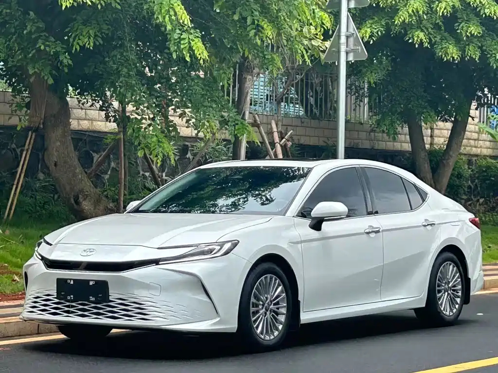 TOYOTA CAMRY 2024