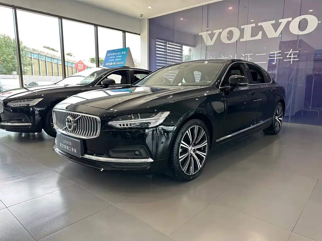 VOLVO S90 2023