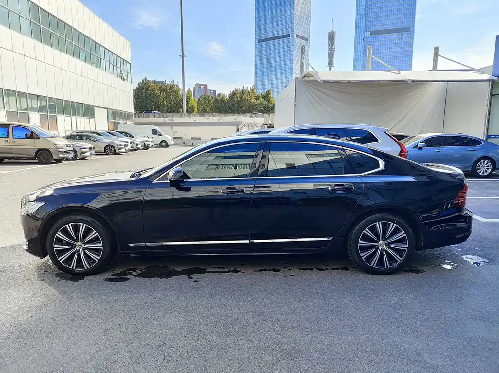 VOLVO S90 2022