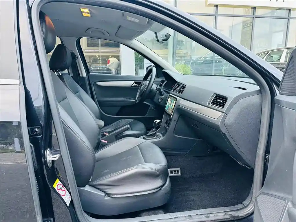 VOLKSWAGEN LAVIDA 2017