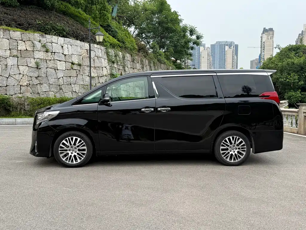 TOYOTA ALPHARD 2015