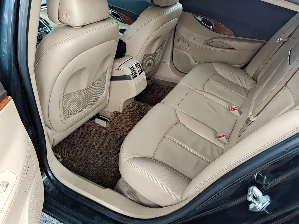 BUICK LACROSSE 2010