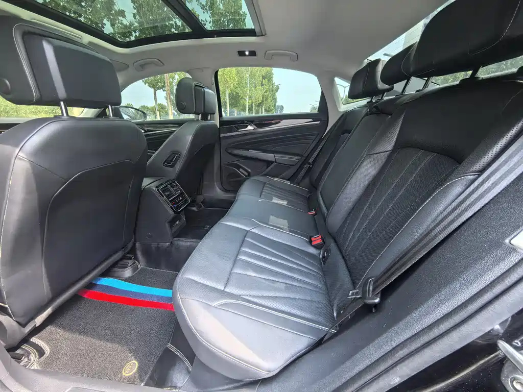 VOLKSWAGEN PASSAT 2025