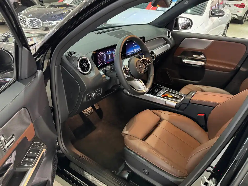 MERCEDES BENZ GLB 2024