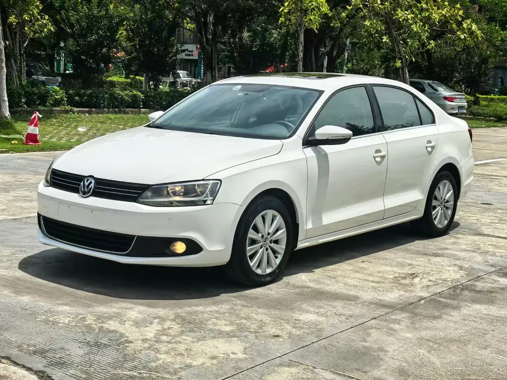VOLKSWAGEN SAGITAR 2014