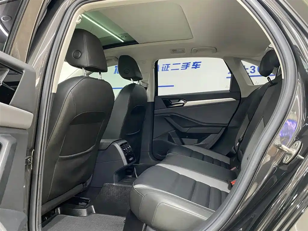 VOLKSWAGEN SAGITAR 2022