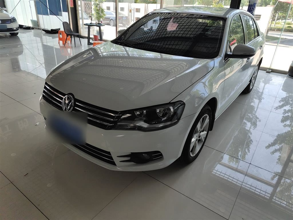 VOLKSWAGEN BORA 2015