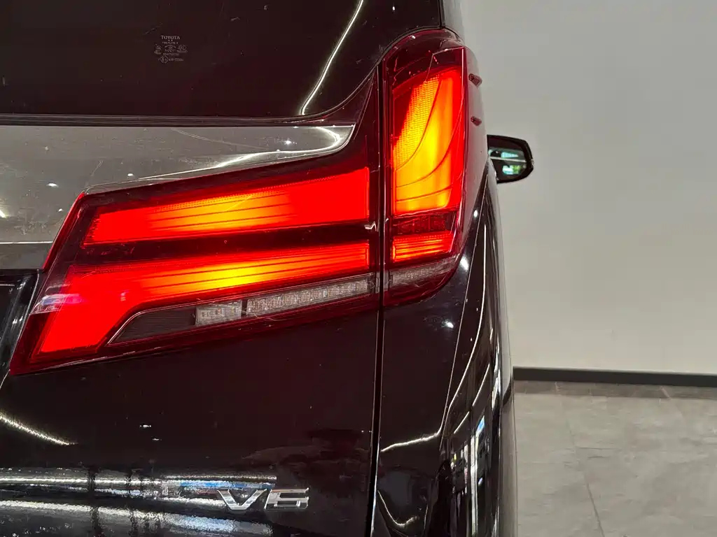 TOYOTA ALPHARD 2018