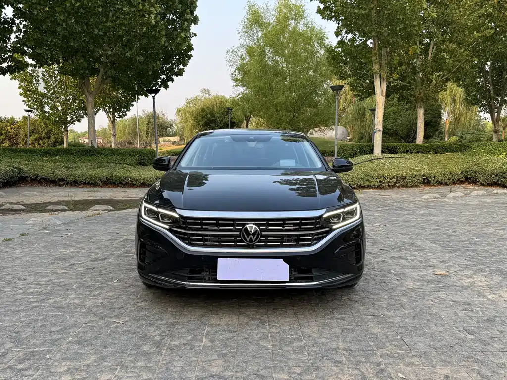 VOLKSWAGEN PASSAT 2024