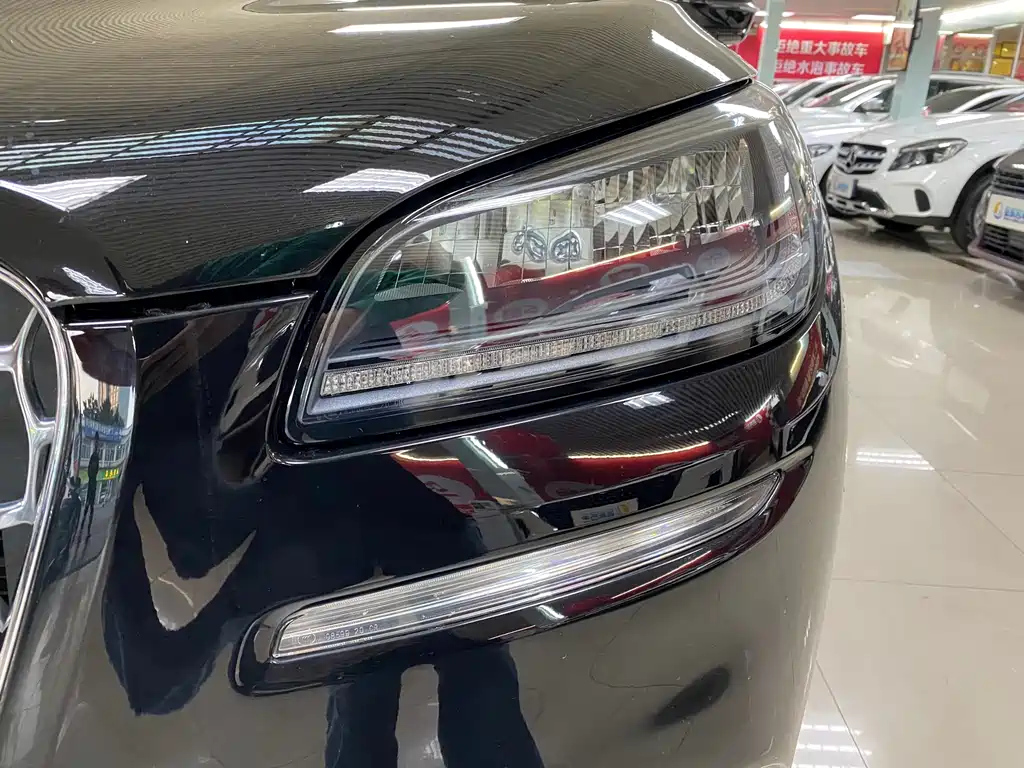 LINCOLN ADVENTURER 2022