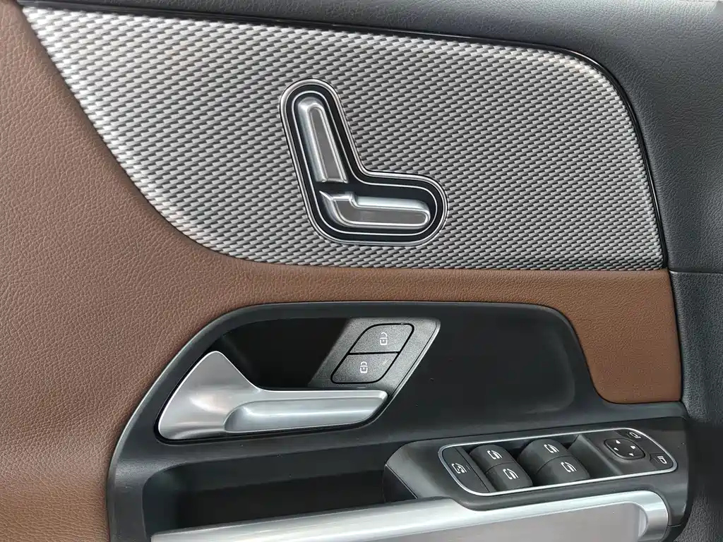 MERCEDES BENZ GLB 2024