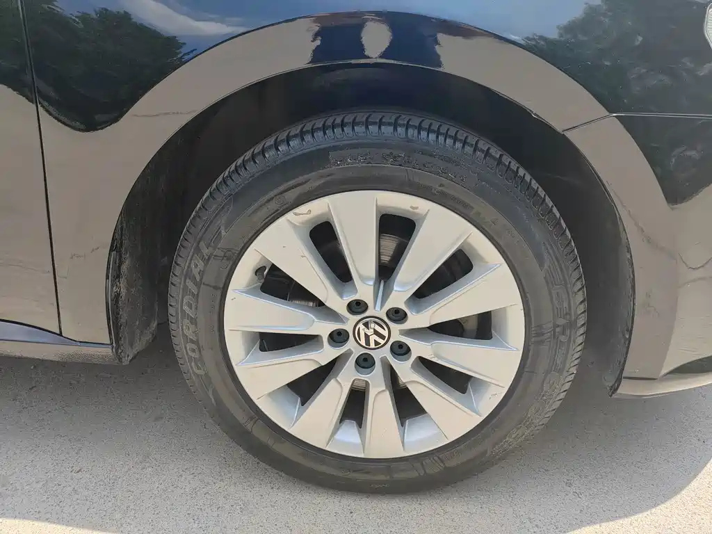 VOLKSWAGEN LAVIDA 2013