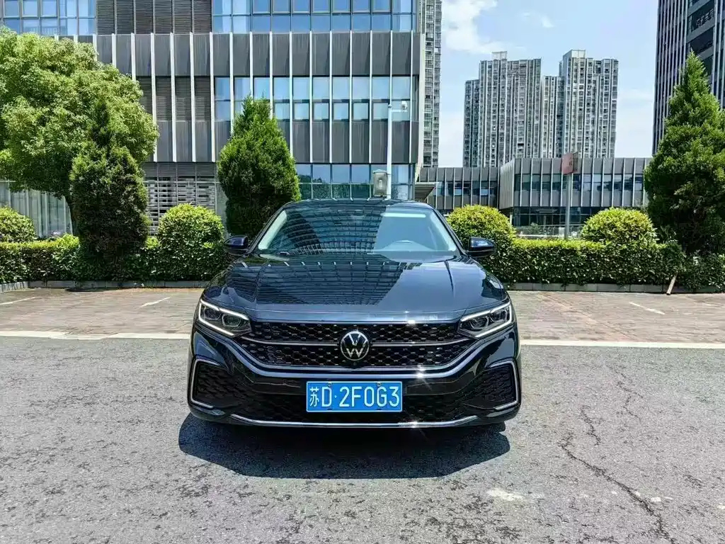 VOLKSWAGEN PASSAT 2023